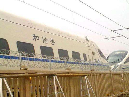 高铁防护栅栏.png