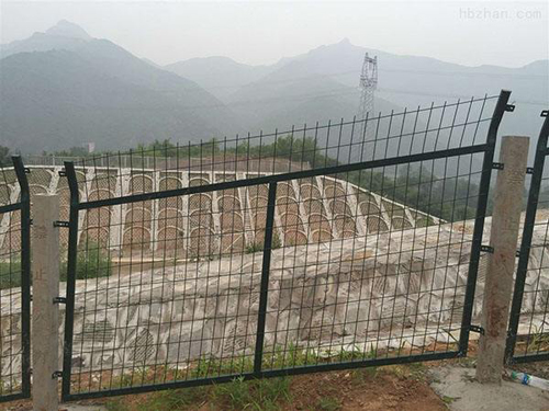 高铁防护栅栏 (2).jpg